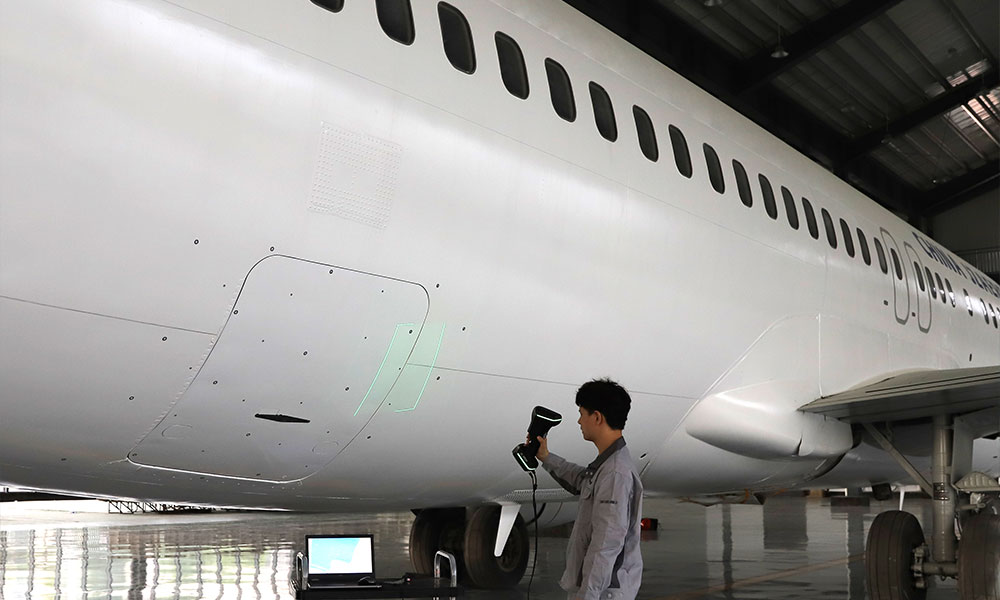 scan 3d d'un fuselage d'avion pour la maintenance et la détection de chocs et de déformation de surface afin de faire de l'inspection