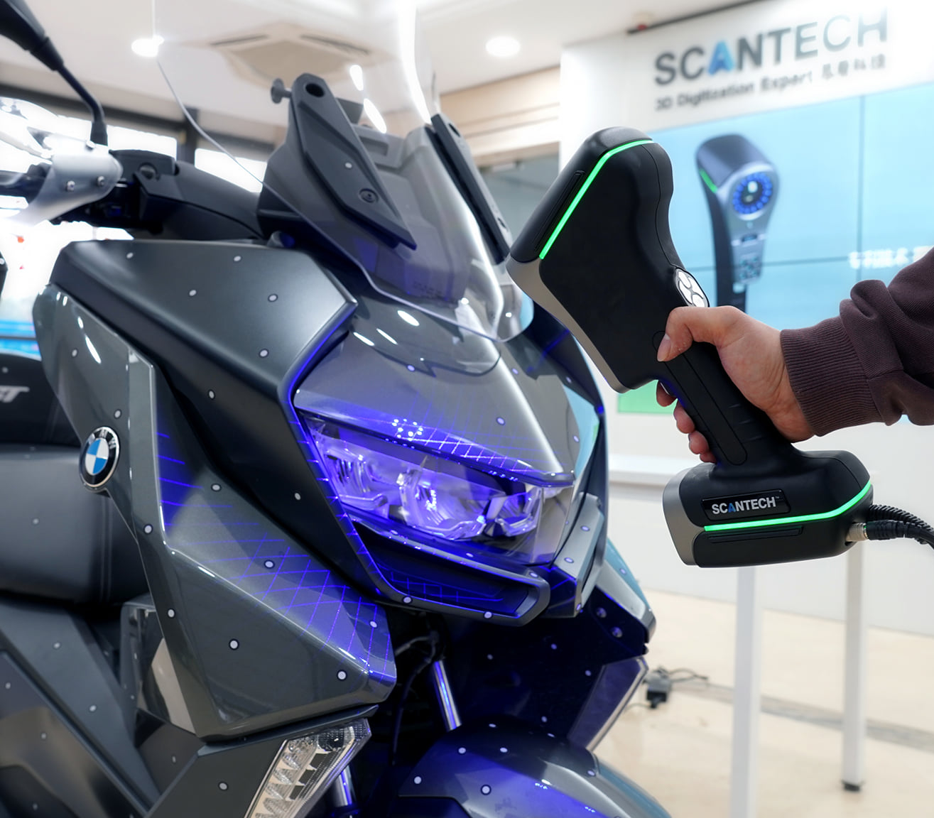 Scan 3d d'un scooter bmw pour l'industrie du transport en vue de refabriquer des pièces